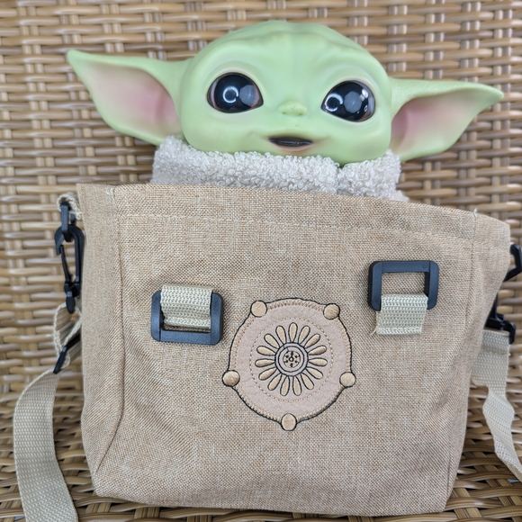 Star Wars The Mandalorian The Child Plush Bundle Baby Yoda Grogu Carrying Bag - Picture 2 of 11